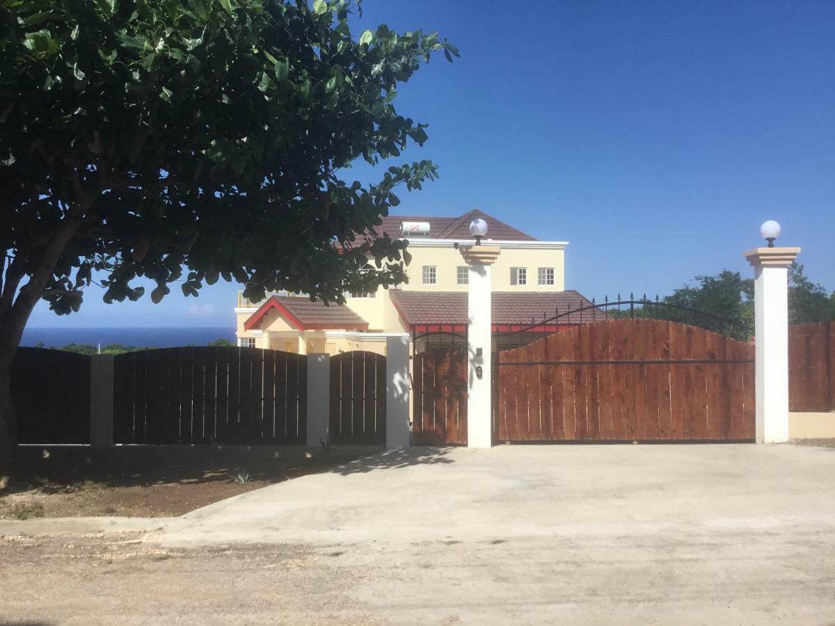 Cool Breeze Discovery Bay Exterior photo